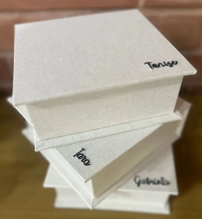 Caixa batizado bordada